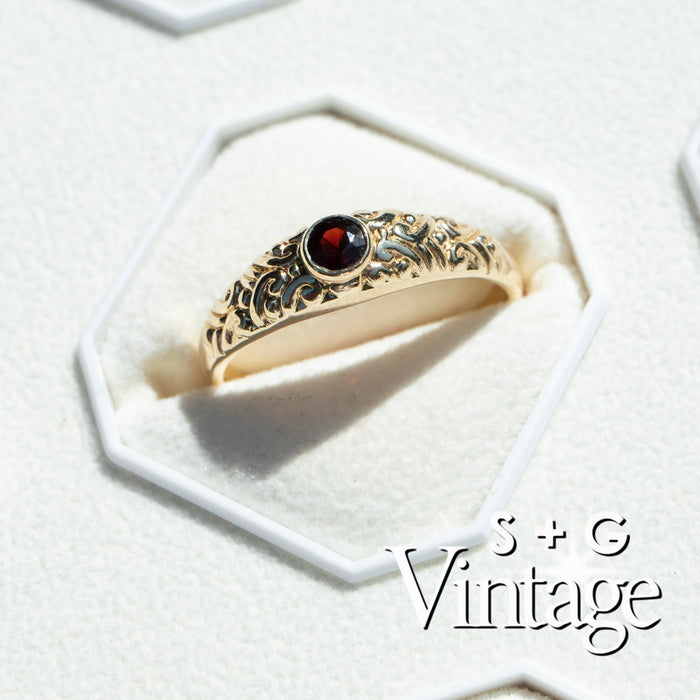 Vintage 9ct Solid Gold Garnet Domed Ring - seolgold