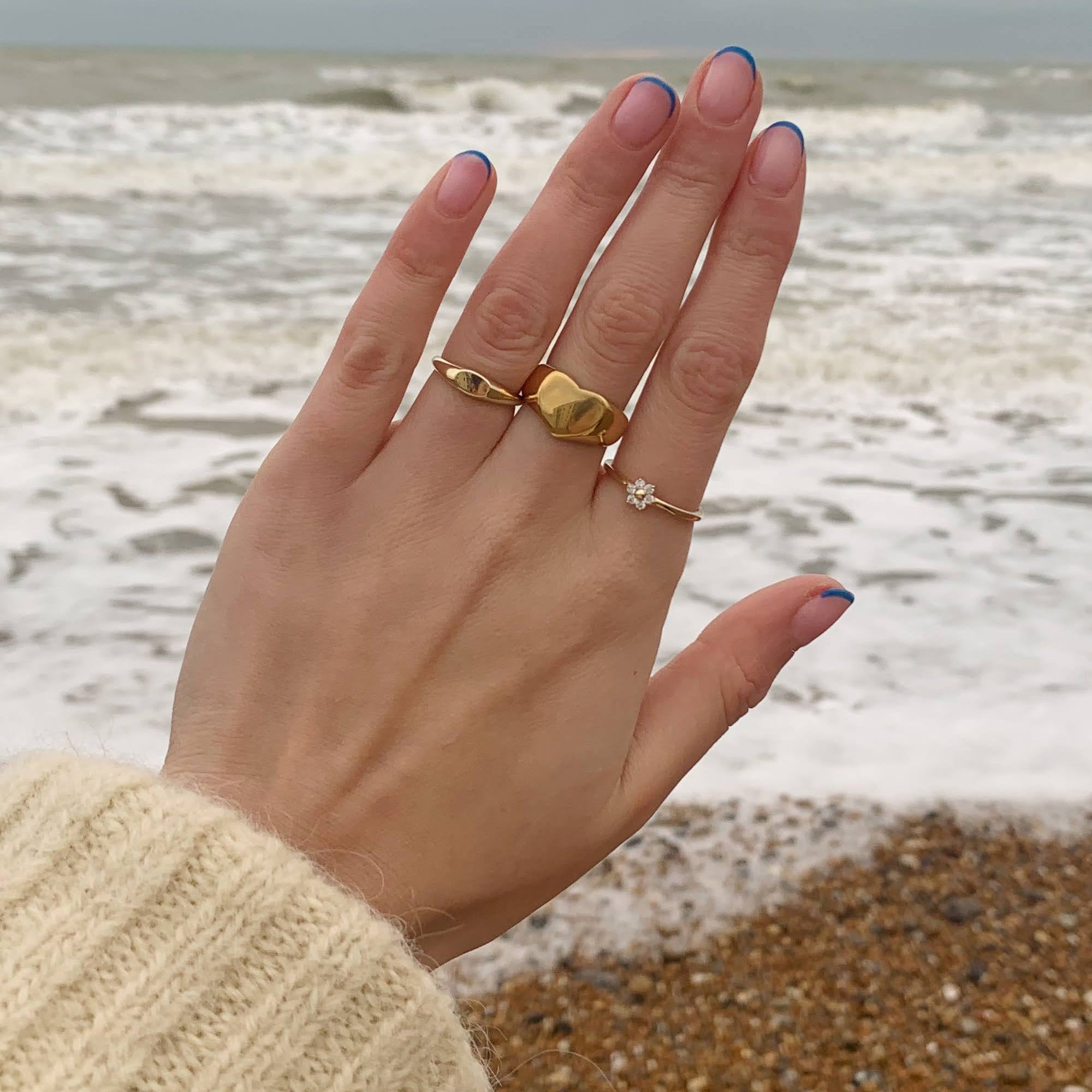 9ct Solid Gold Oval Ring 9ct Solid Gold Oval Ring