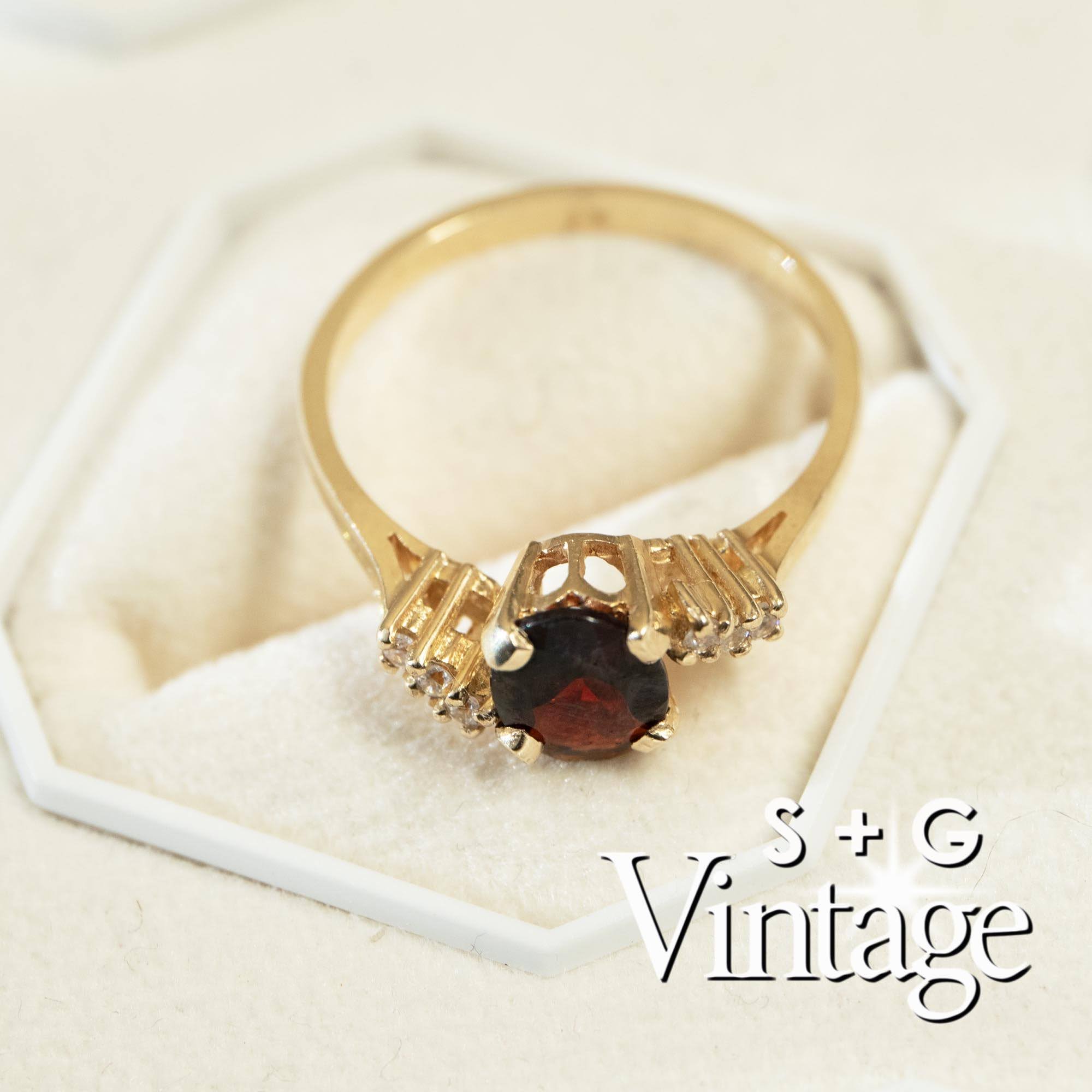 Vintage 9ct Solid Gold Quartz CZ Ring - seolgold