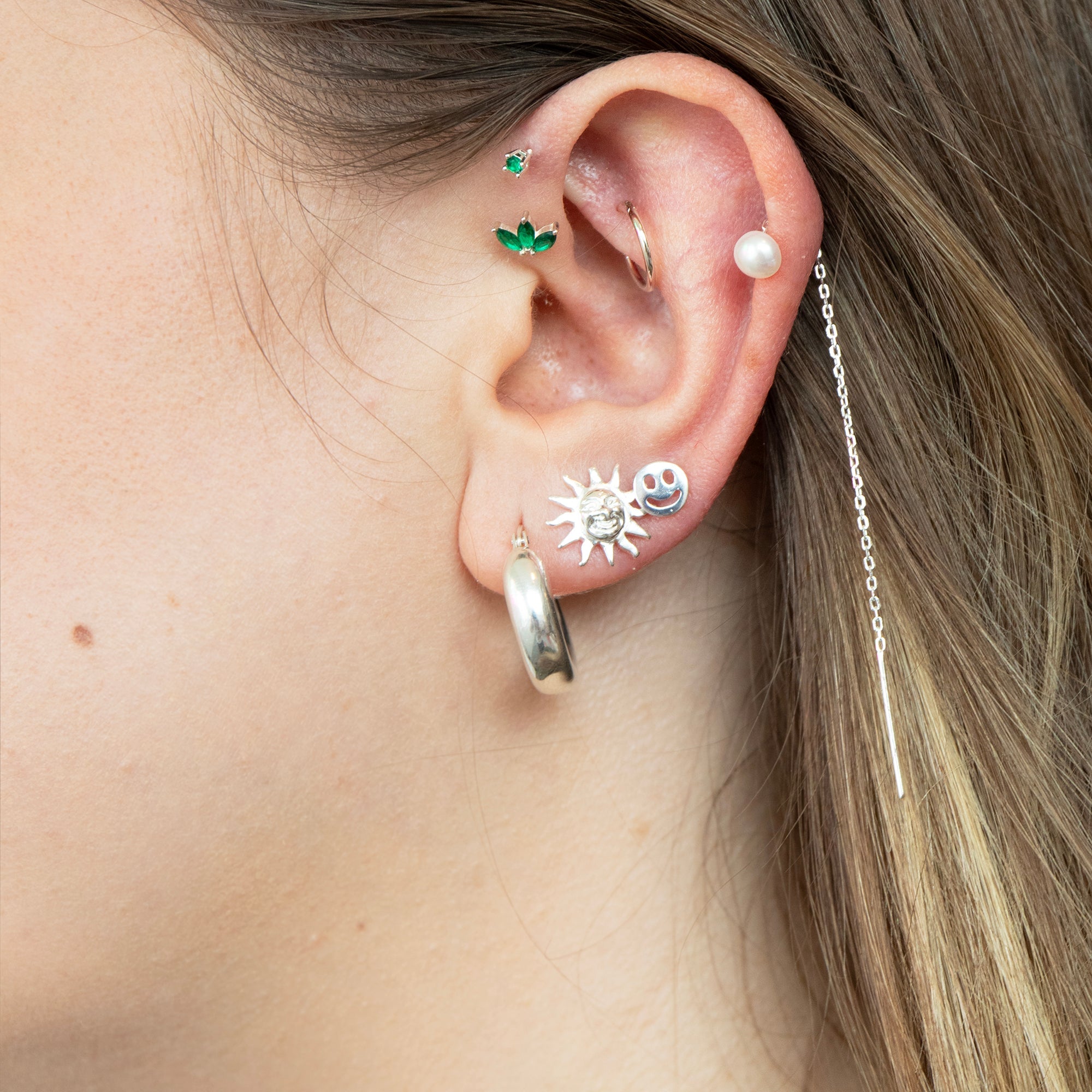 emerald green cartilage earring - silver rook piercing - seolgold