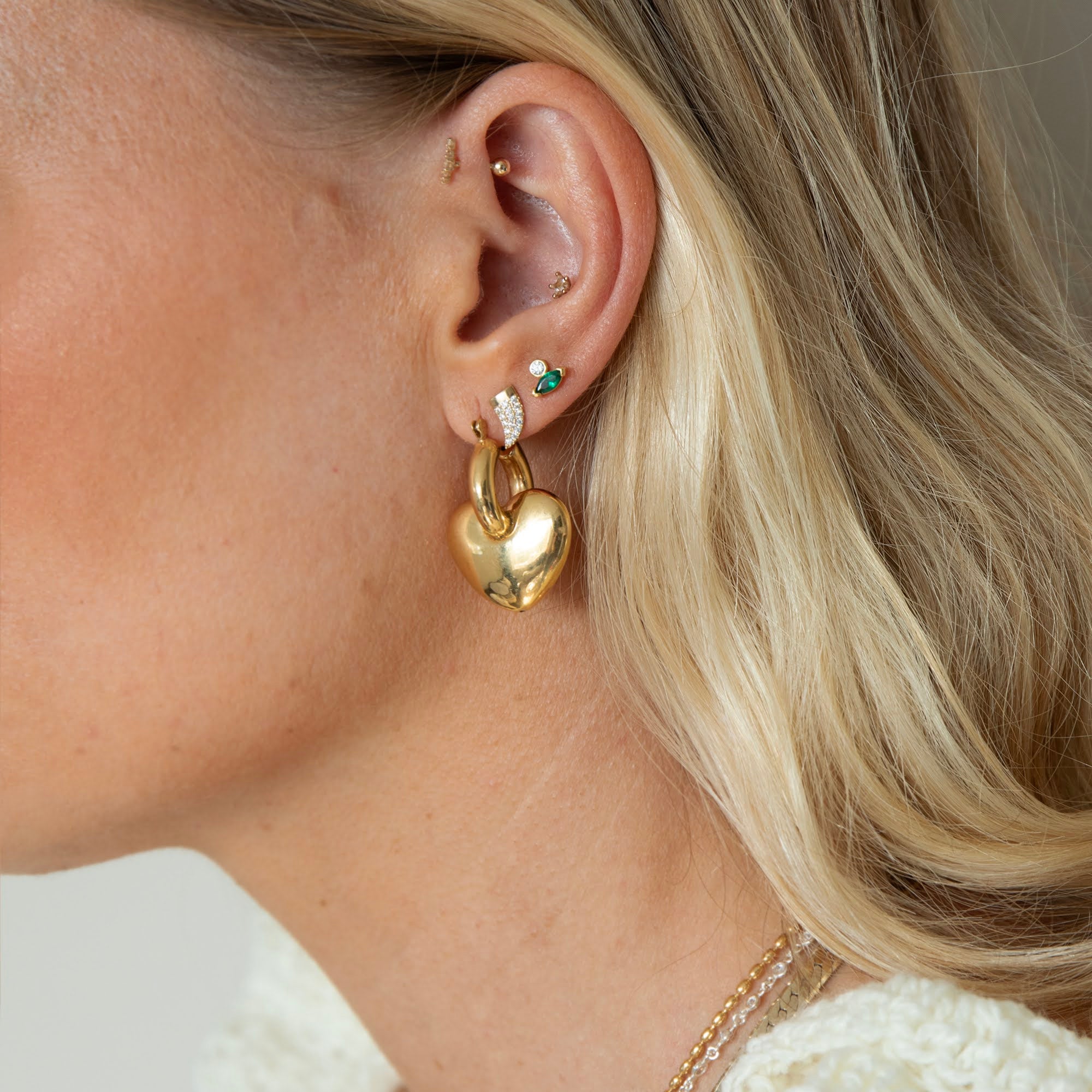 gold chunky heart hoop - seolgold