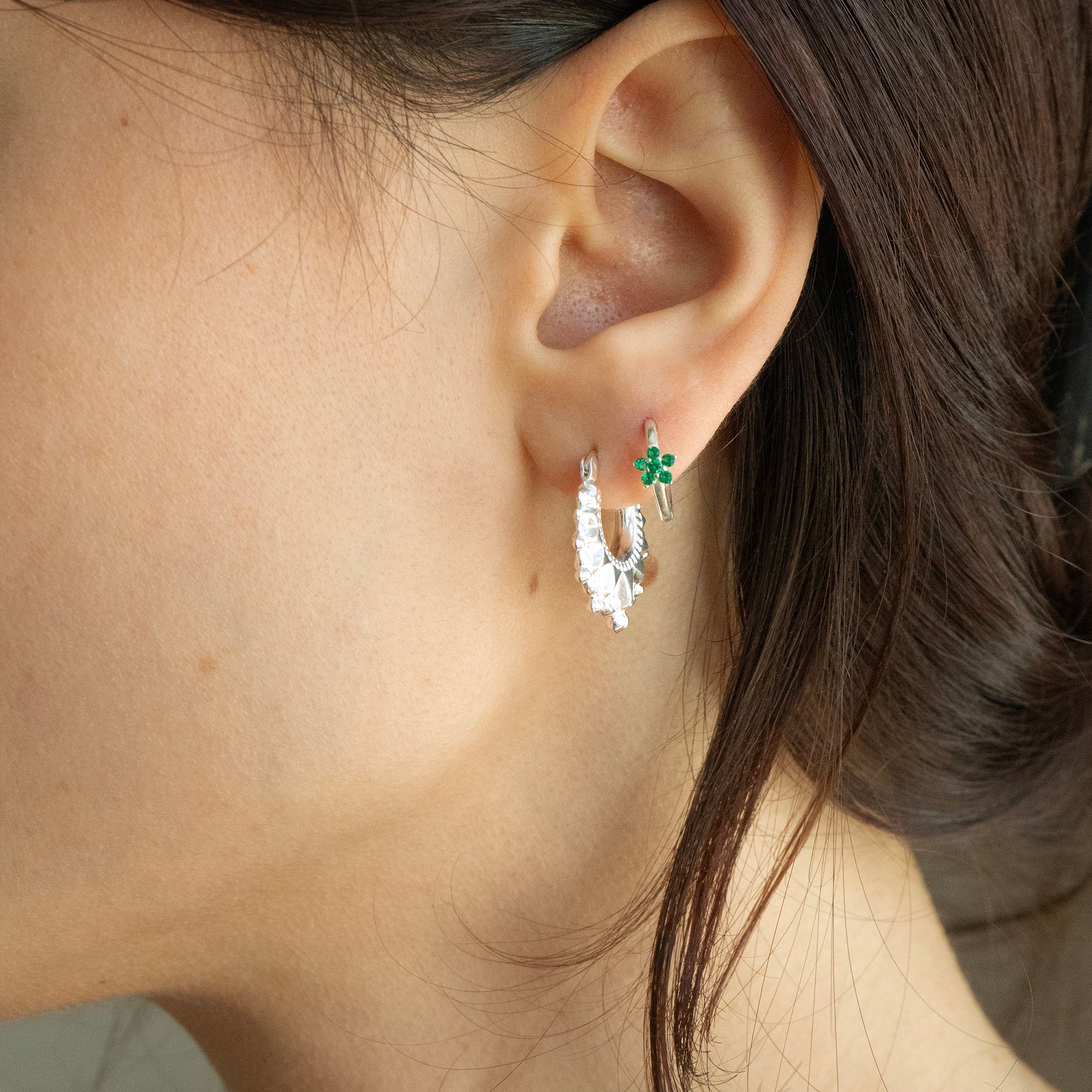 emerald green flower silver hoops - seolgold