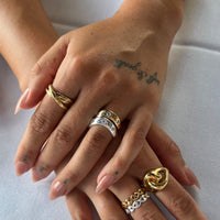 gold wave interlocking rings - seolgold