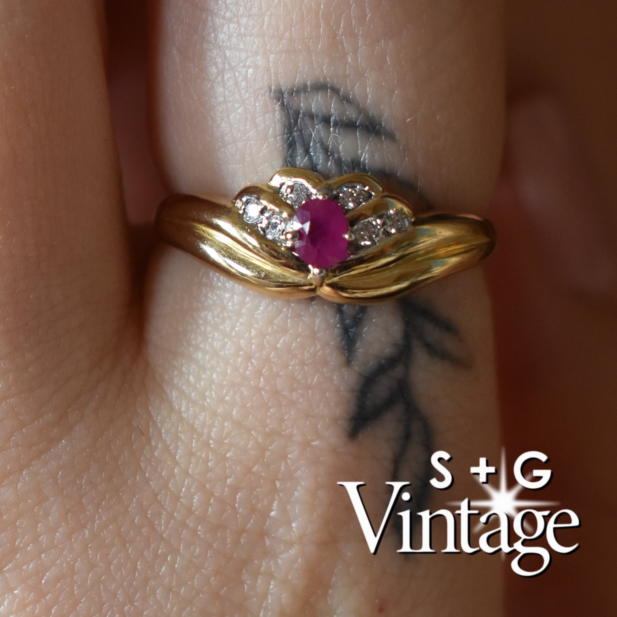 Vintage 9ct Solid Gold Ruby Croissant Ring