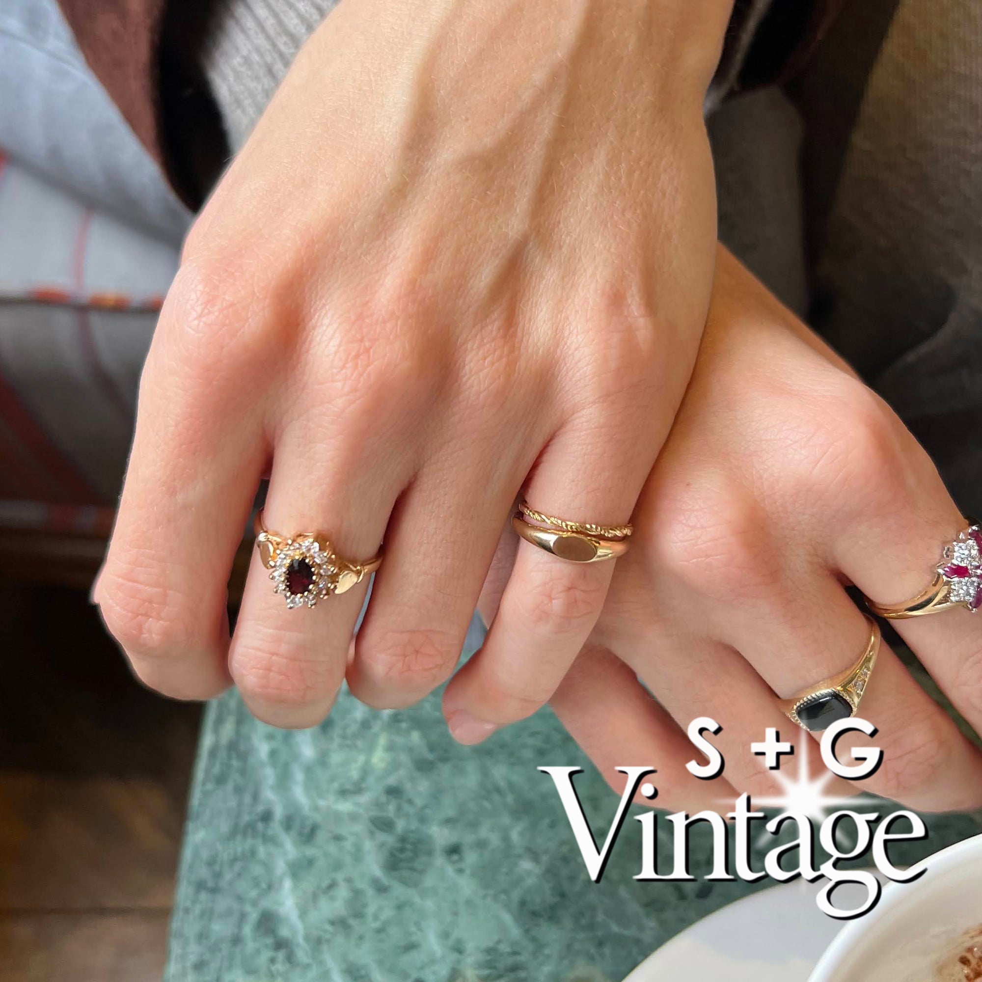 Vintage 9ct Solid Gold Garnet CZ Ring - seolgold