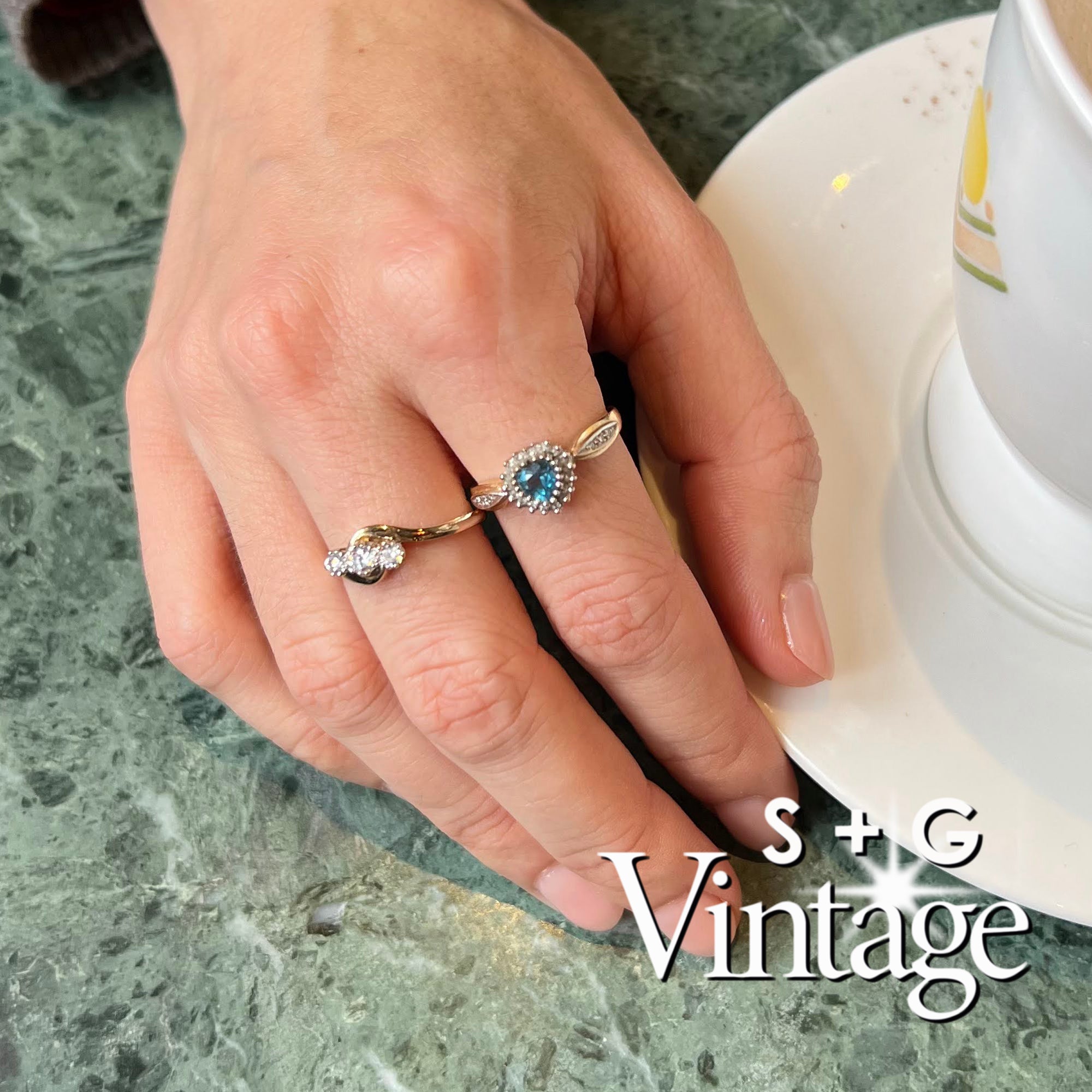 Vintage 9ct Solid Gold Triple CZ Solitaire Ring - seolgold