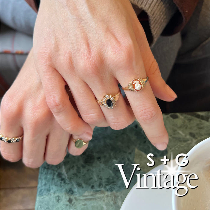 Vintage 9ct Solid Gold oval Carnelian Cameo and CZ ring - seolgold